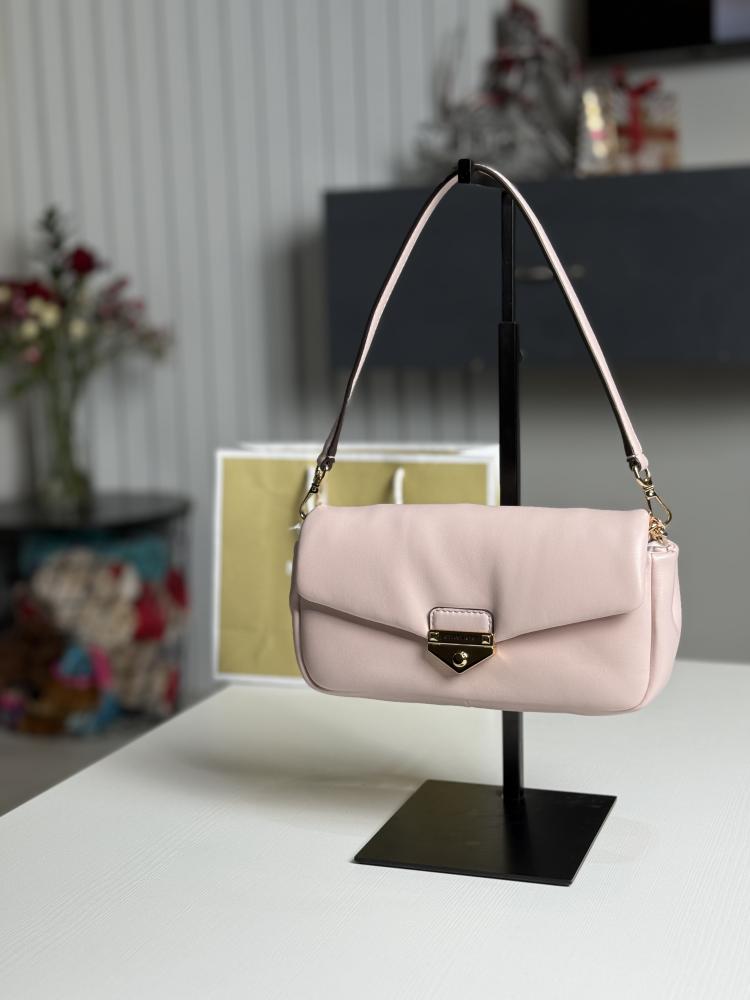 مايكل كورس سوهو بلون وردي بلش micheal kors soho small blush shoulder bag