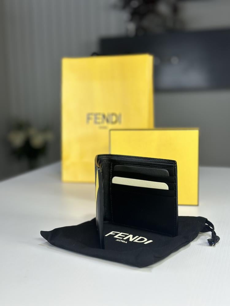 محفظة فندي محفظة Fendi Diagonal بلون رمادي وخط - سجنشر رمادي/ اصفر