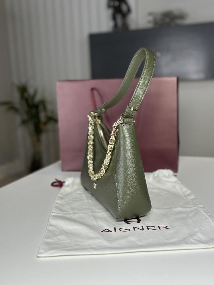 اجنر جيا لذر شولدر بستراب لوقو- زيتيه aigner gia shoulder bag