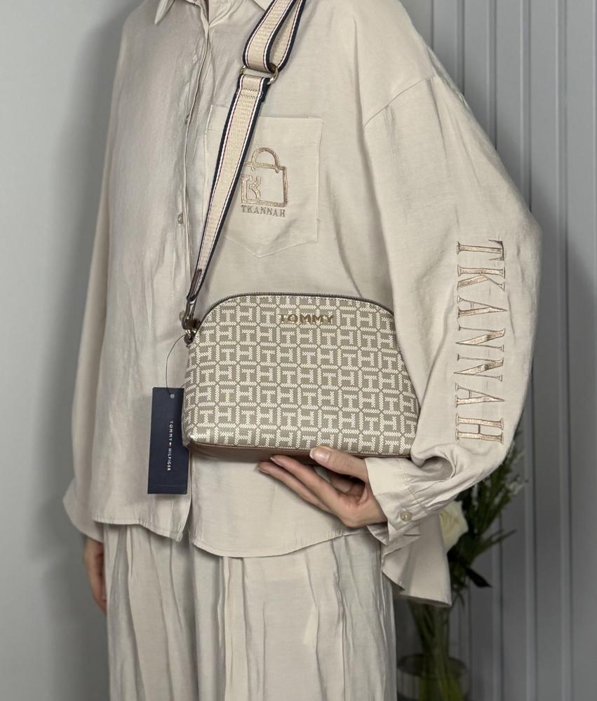 شنطة تومي دوم كروس بودي بيج سجنشر   Tommy Hilfigur dome crossbody leather bag