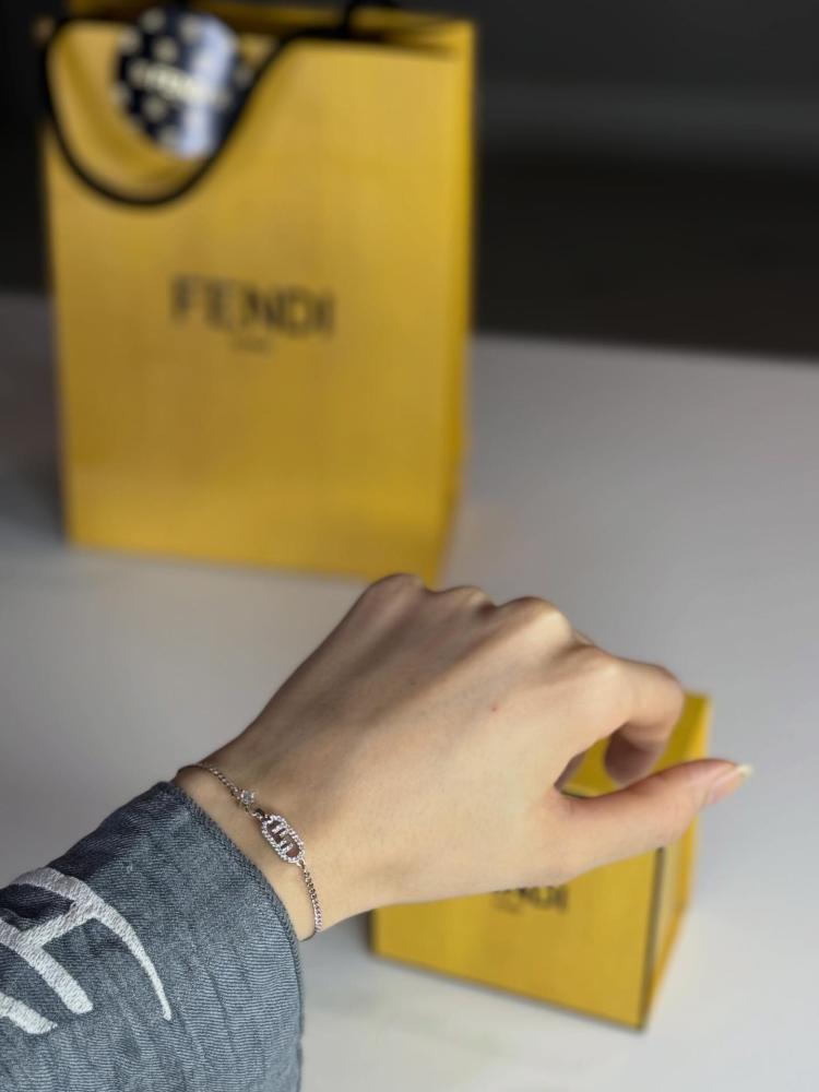 اسوار او لوك فضي مرصع باحجار الزركون O’Lock bracelet Silver-coloured bracelet