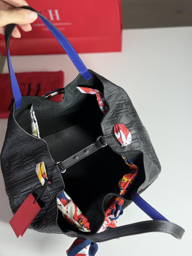 كارولينا ماتريوشكا اكس لارج سجنشر بلون اسود وسكارف كارولينا  MATRYOSHKA XL | LARGE SHOULDER BAG carolina herrera