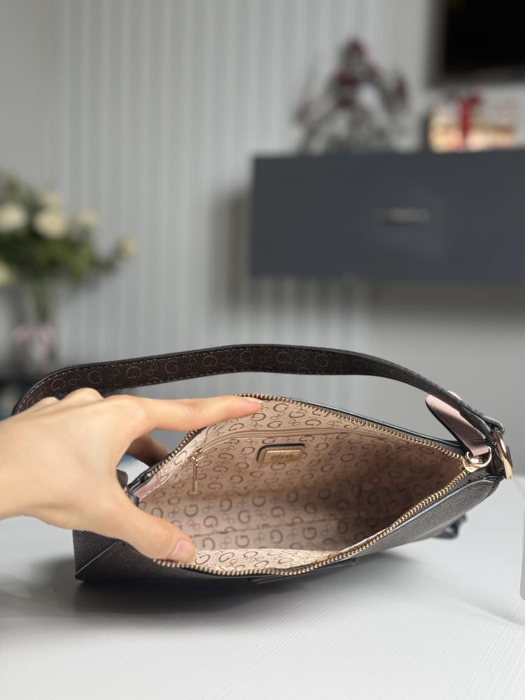 جس شنطة كتف تابيثا سمول جلد بني guess small shoulder tabitha  brown signature bag
