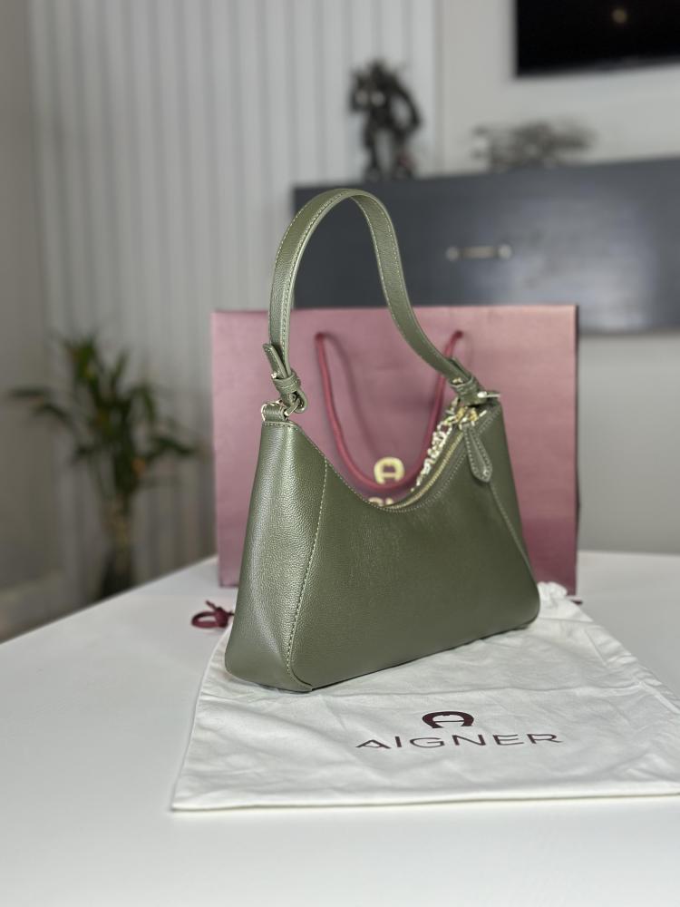 اجنر جيا لذر شولدر بستراب لوقو- زيتيه aigner gia shoulder bag