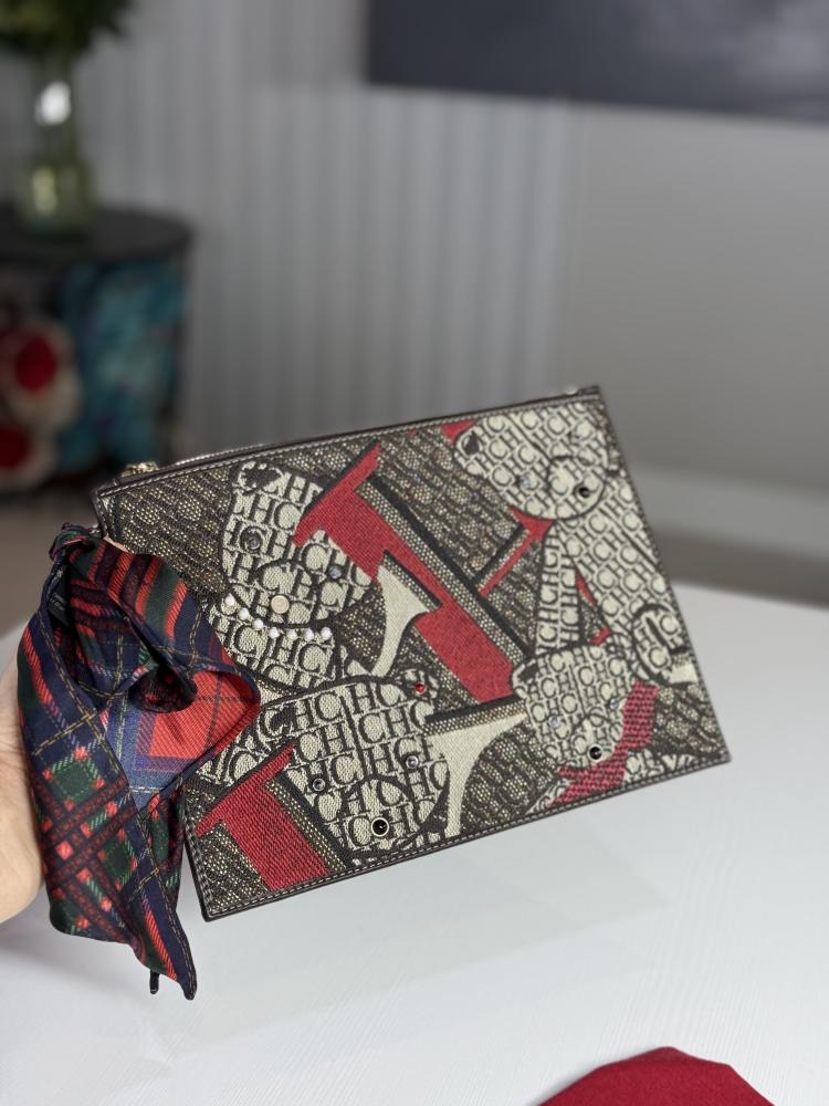 كارولينا هيريرا باوتش تيدي سجنشر Carolina Herrera Pouch Continental Shopping Ositos