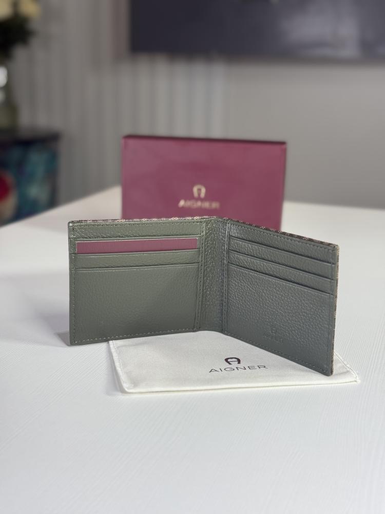 محفظة اجنر ايكون بني مع كارد هولدر وتفاصيل بلون زيتي aigner man wallet icon cover