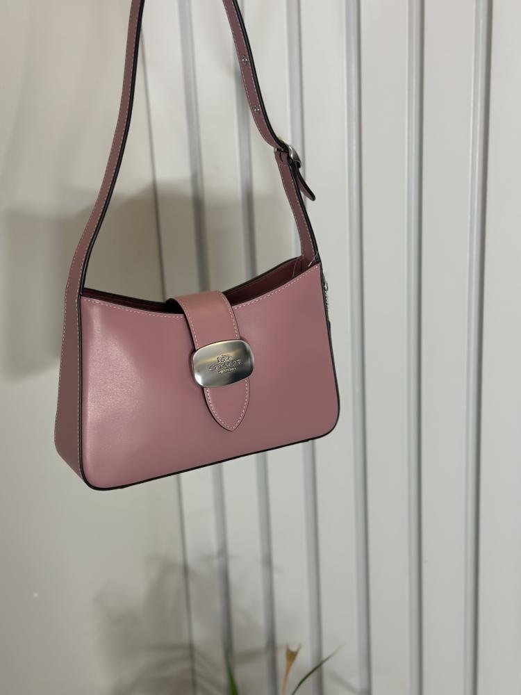 شنطة اليزا كوتش كتف بلون true pink