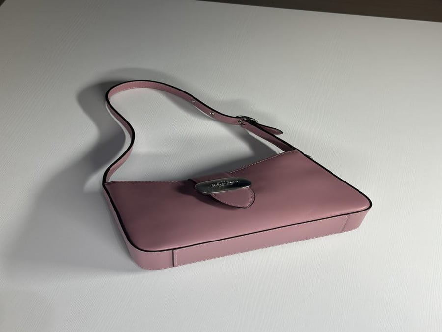 شنطة اليزا كوتش كتف بلون true pink