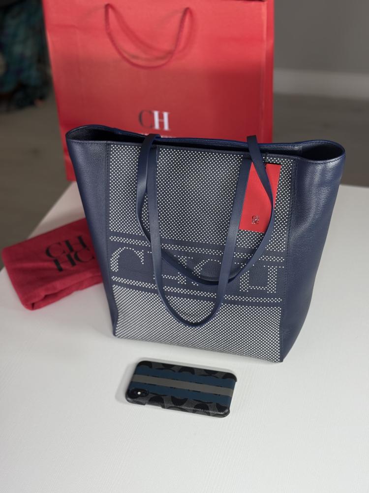 كارولينا هيريرا سمول توت بسحاب - كحلي/ ابيض  carolina herrera Top zip tote in navy with logo