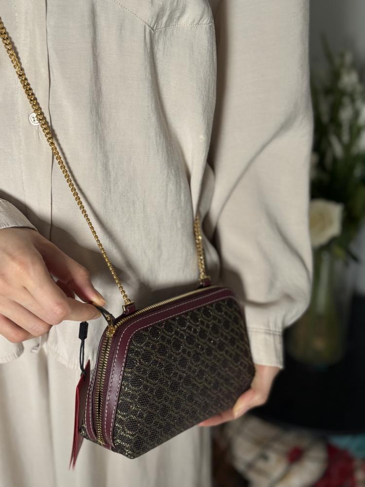 ماتريوشكا كروس بودي كارولينا سجنشر بني غامق وتفاصيل برجندي MATRYOSHKA | CROSSBODY WALLET