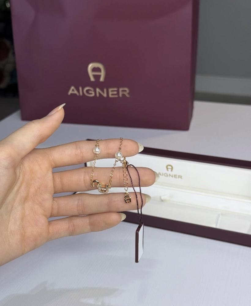 اجنر اسوار فاشن ذهبي بالعلامه و اللولو Aigner fashion bracelet pearl