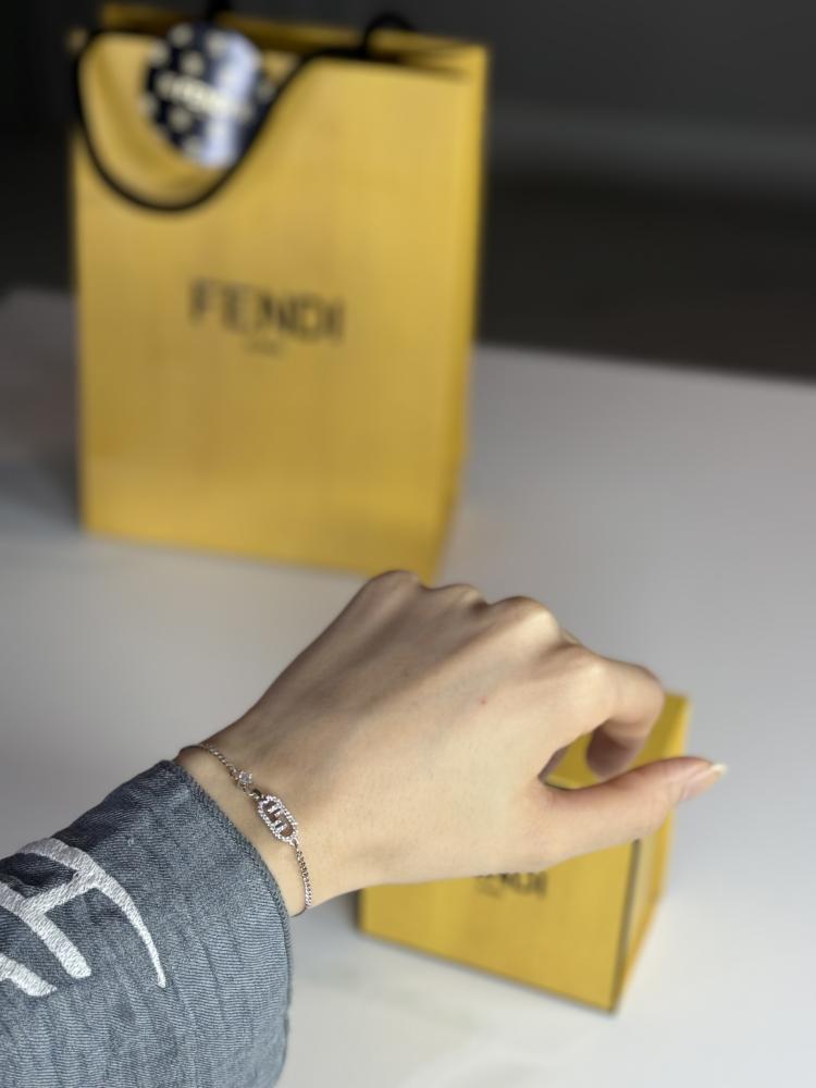 اسوار او لوك فضي مرصع باحجار الزركون O’Lock bracelet Silver-coloured bracelet