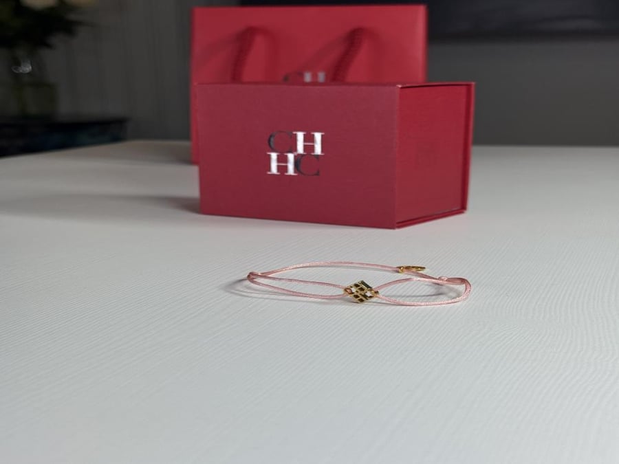 اسوار كارولينا قطن وردي بعلامة كارولينا CHCH ذهبي Carolina Herrera pink Cotton bracelet