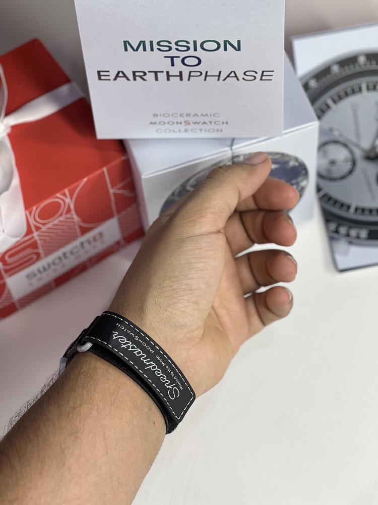 Mission to Earth ساعة سواتش اوميغا