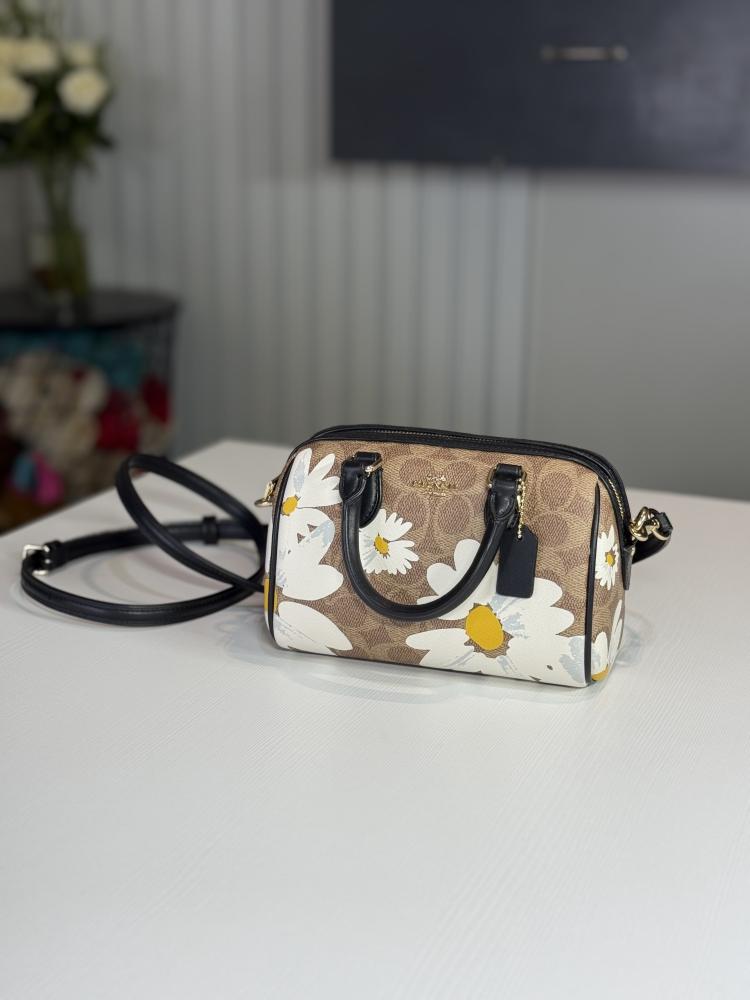 كوتش ميني روان سجنشر بطبعة ورد  COACH  CZ596 Signature Floral Print Mini Rowan