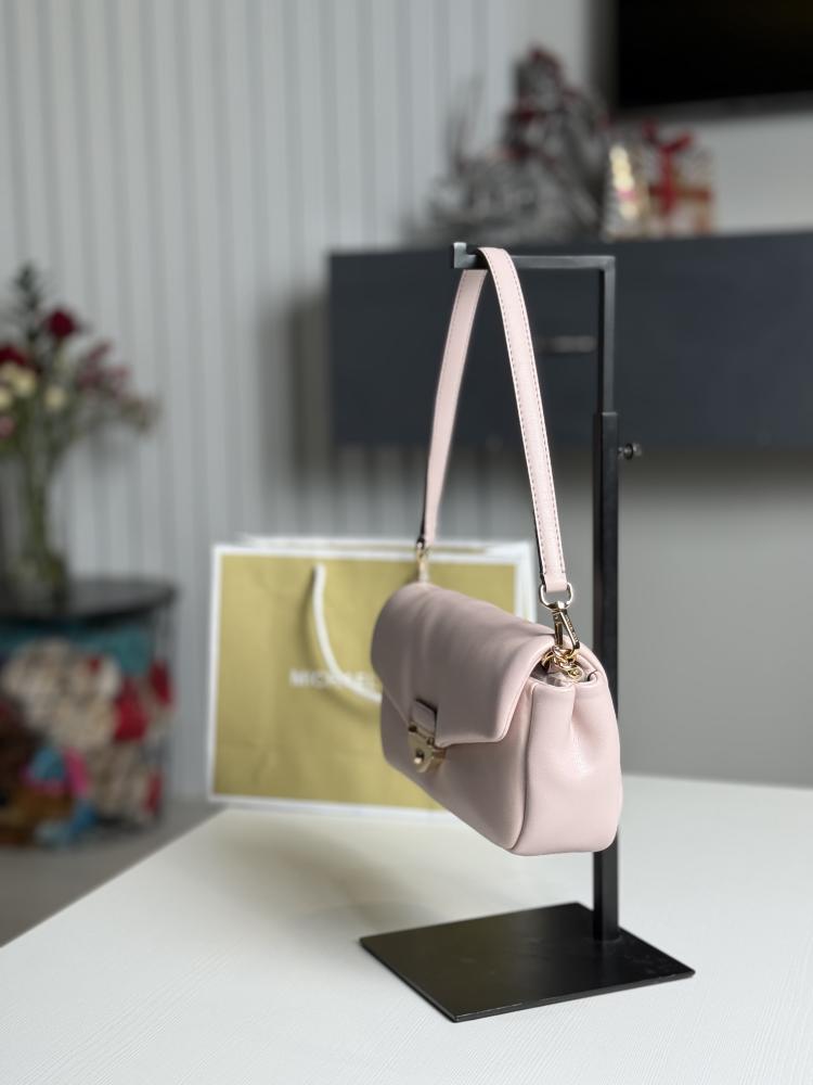 مايكل كورس سوهو بلون وردي بلش micheal kors soho small blush shoulder bag