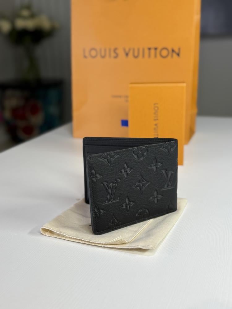 لويس فيتون محفظه رجاليه كالف بطبعة سجنشر M82072 Multiple Wallet