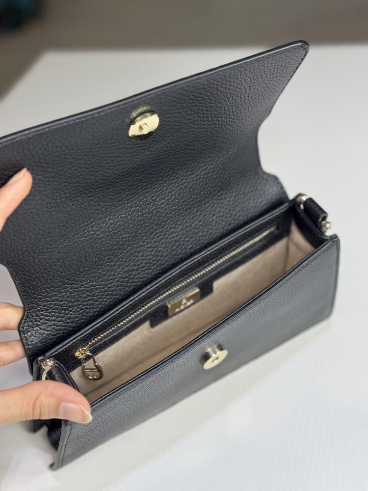 شنطة اجنر ديليا بلون اسود وتفاصيل ذهبيه سمول DELIA SHOULDER BAG S