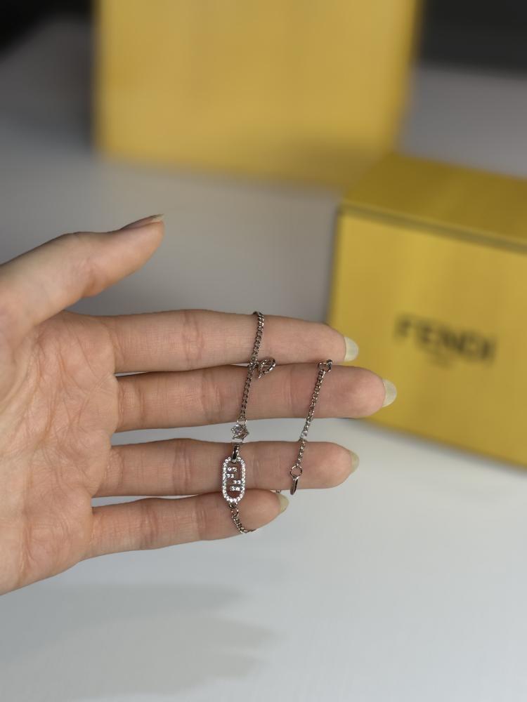 اسوار او لوك فضي مرصع باحجار الزركون O’Lock bracelet Silver-coloured bracelet
