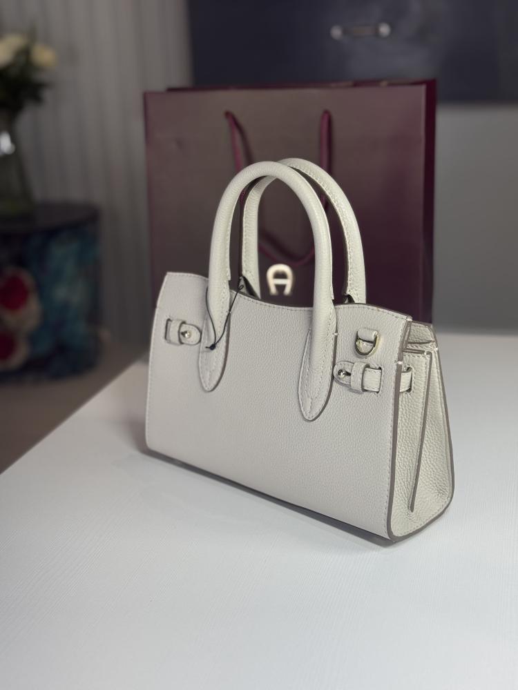 اجنر  شنطة فرح سمول توب هاندل لون ابيض لؤلؤي FARAH HANDBAG S | PEARL WHITE