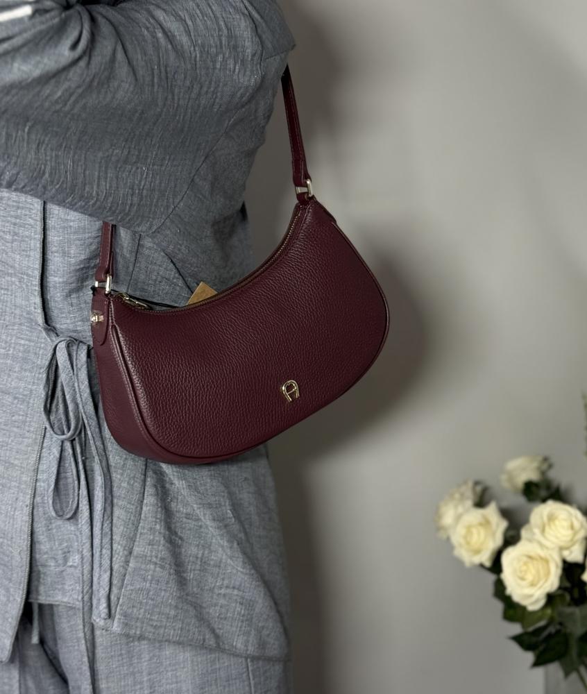 اجنر شولدر هوبو جلد DIADORA POCHETTE