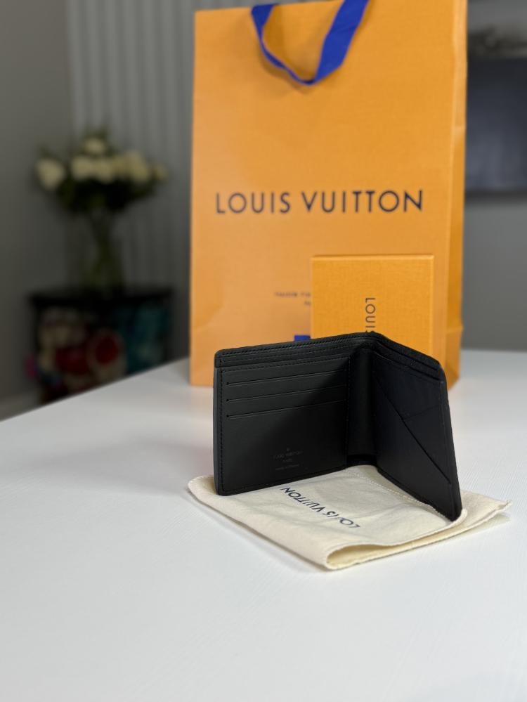 لويس فيتون محفظه رجاليه كالف بطبعة سجنشر M82072 Multiple Wallet