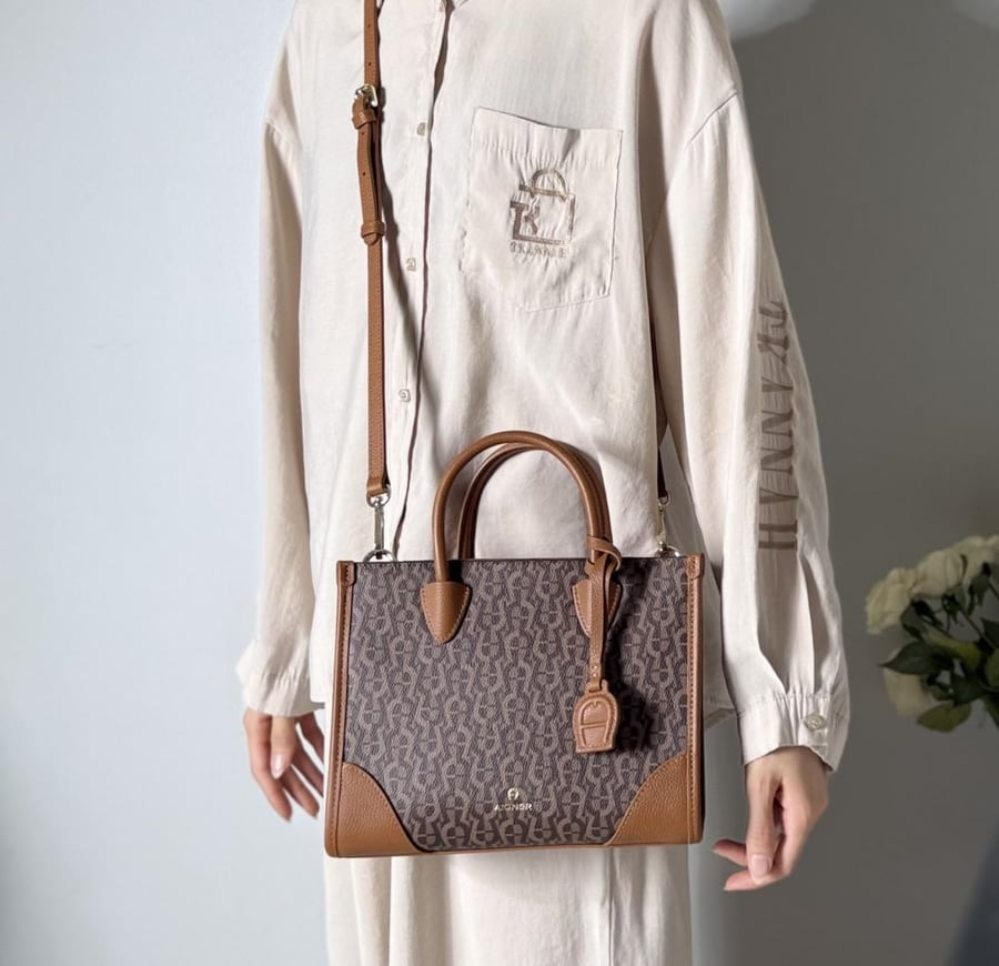 اجنر شوبر مقاس سمول سمارا سجنشر بني Aigner Samara Icon Shopper S