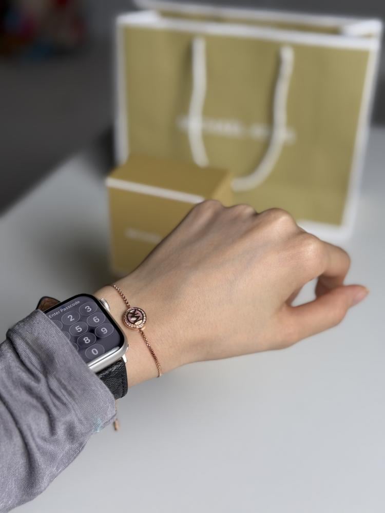 اسوار مايكل كورس روز قولد باللولو micheal kors rose gold pearl bracelet