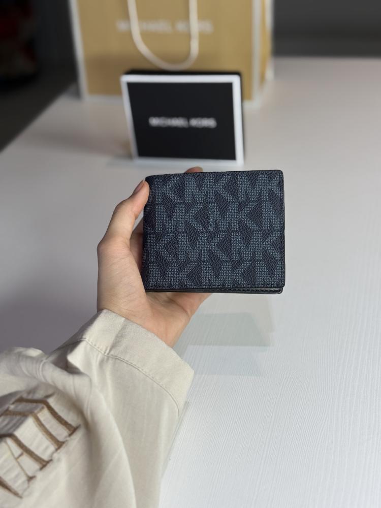 محفظة مايكل كورس سليم بيلفولد سجنشر كحلي micheal kors SLIM BILLFOLD navy signature