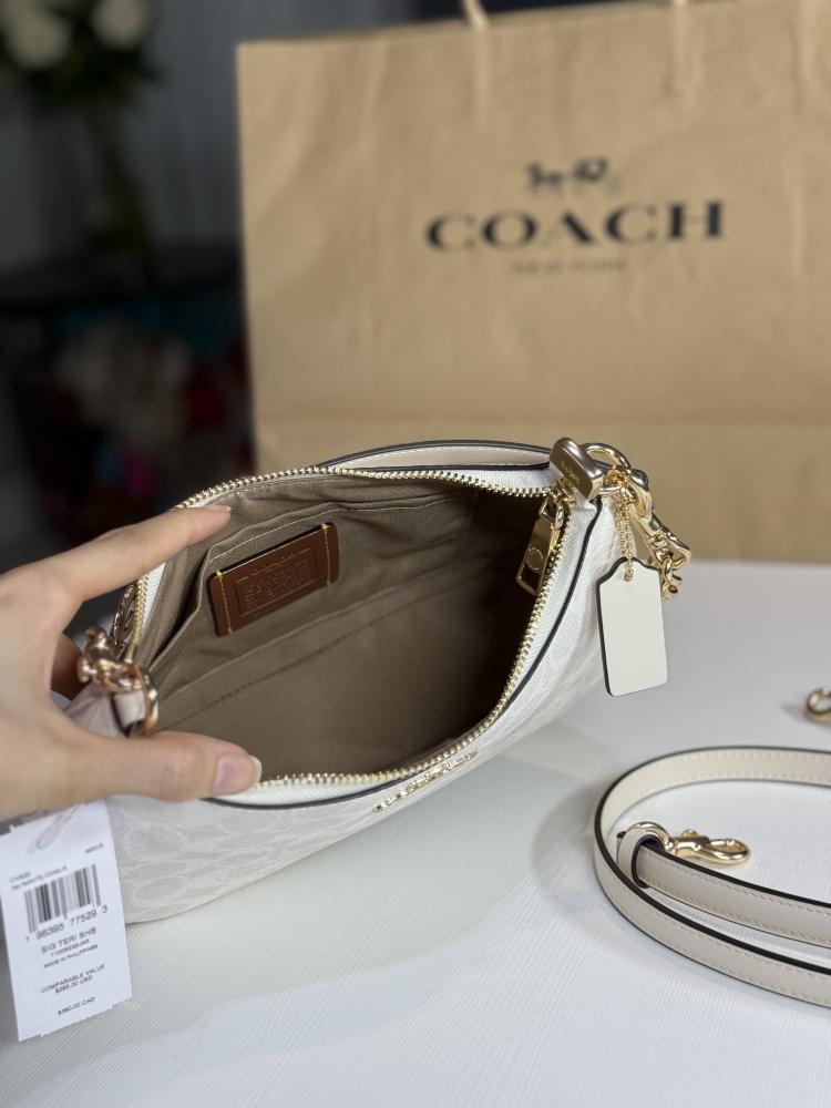 كوتش تيري سجنشر باللون الابيض الباودر coach teri shoulder bag in white signature chalk