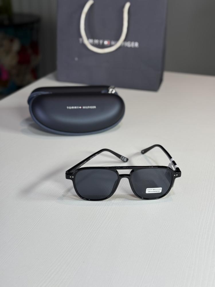 نظارة تومي افياتور بلاستيك اسود Tommy Hilfiger Black plastic frame aviator