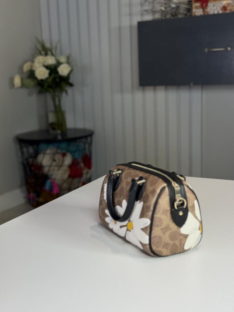 كوتش ميني روان سجنشر بطبعة ورد  COACH  CZ596 Signature Floral Print Mini Rowan