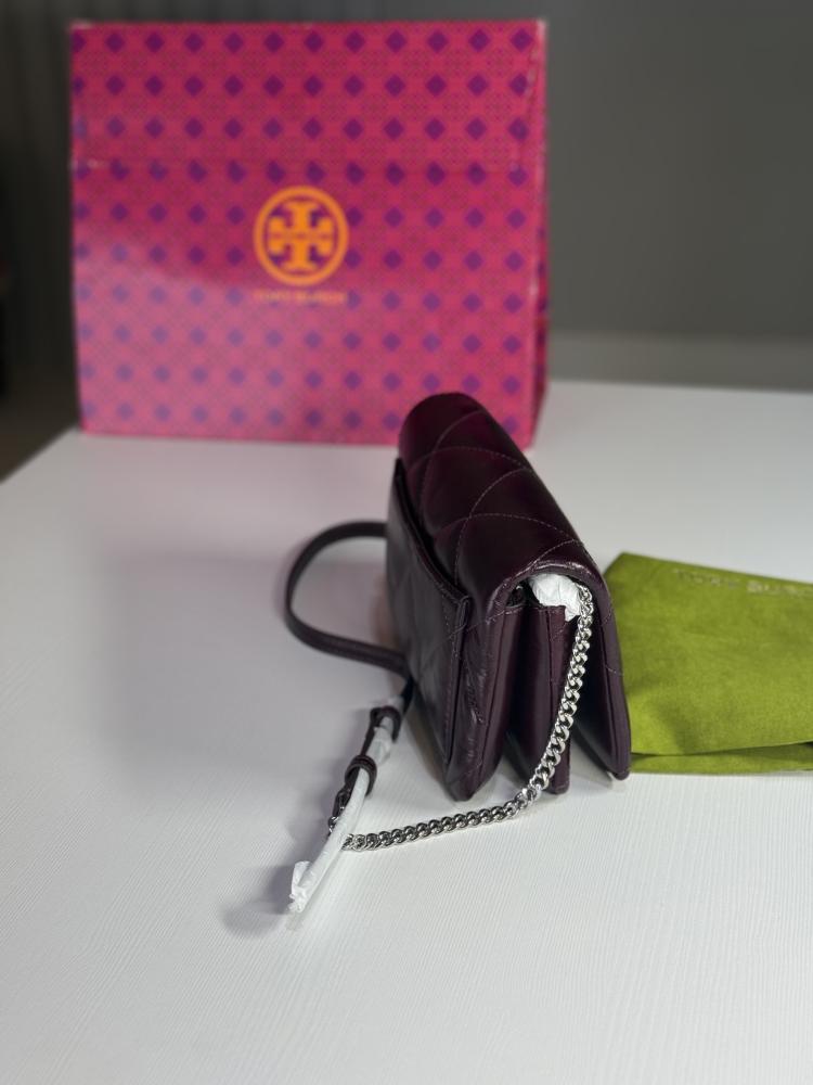 توري برتش كيرا دايموند محفظه بسلسلة Tory Burch Kira Diamond Quilt Distressed Chain Wallet On Chain