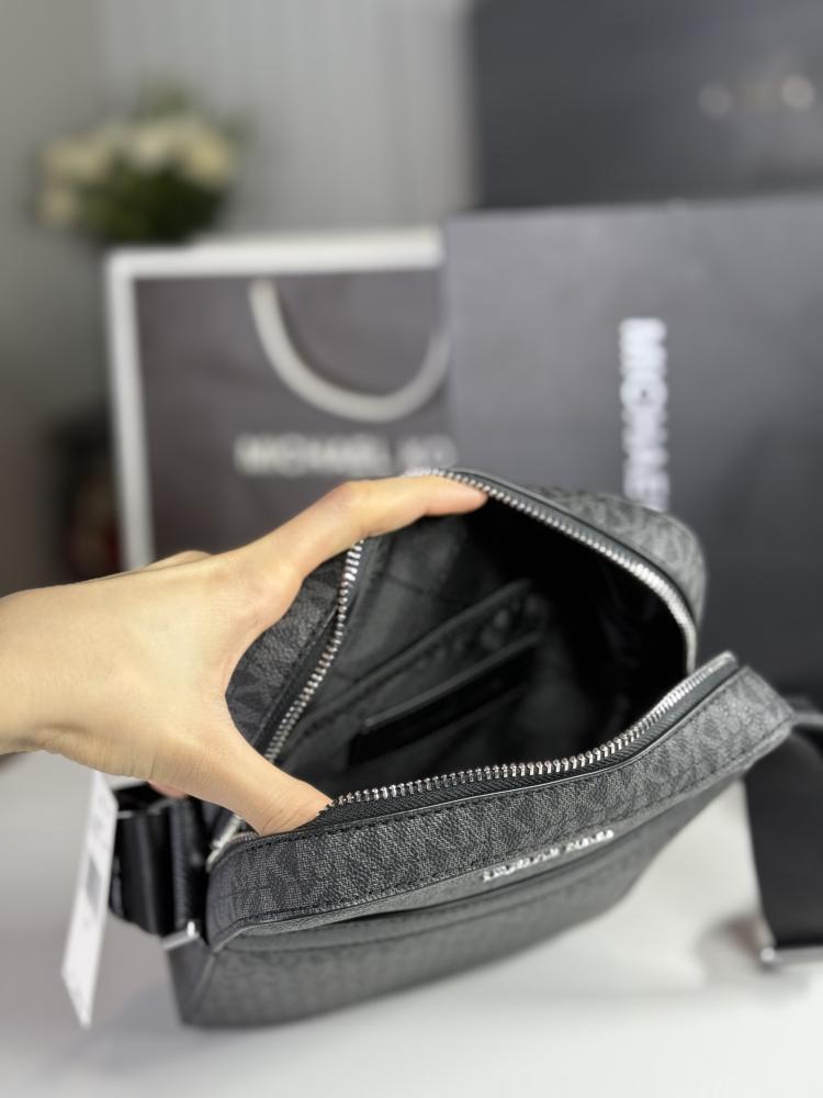 شنطة مايكل كورس كروس بودي سجنشر اسود كوبر Michael Kors Cooper Flight Mens Bag