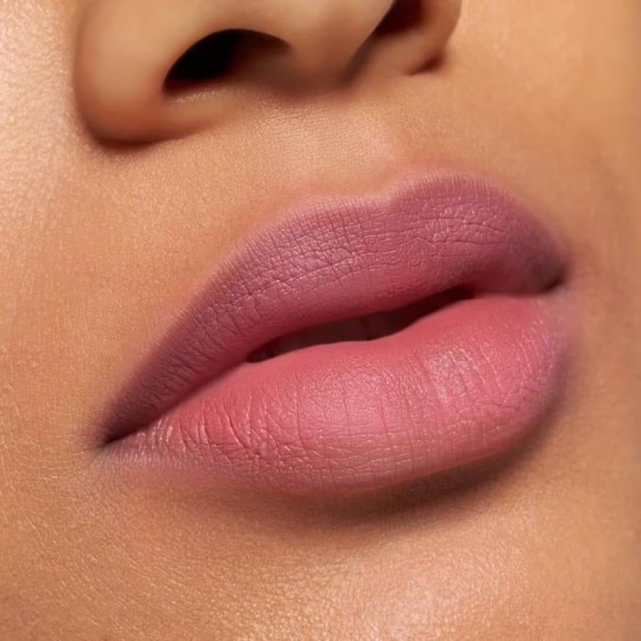 أحمر شفاه روج سائل مطفي بلير سوفليه من ايسنس - 09 جوست تايبينج