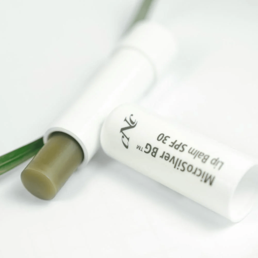 مايكرو سيلفر BG مرطب شفاه CNC بعامل حماية من الشمس SPF30 والفضة الدقيقة من سي ان سي 4.6g