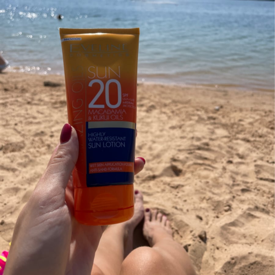 زيوت مذهلة واقي من الشمس بعامل حماية  الشمس spf20 من ايفلين 200مل