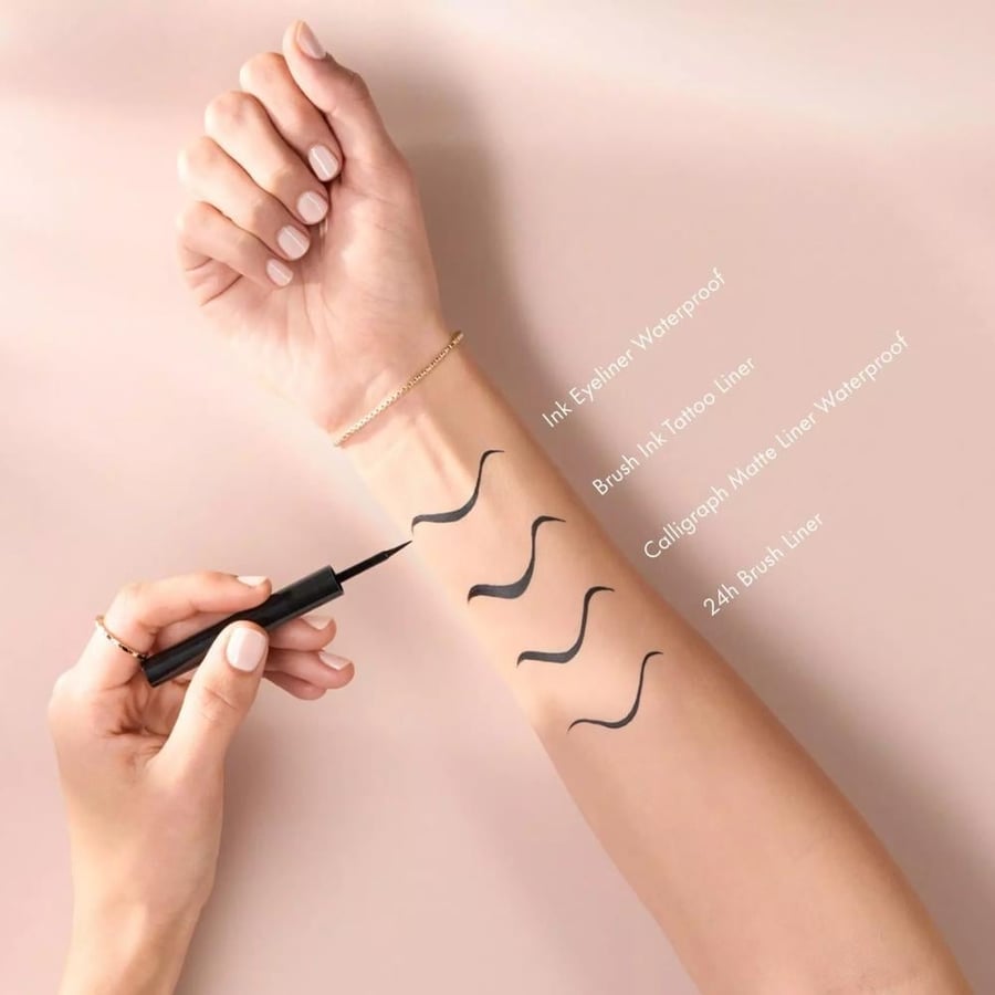 قلم كحل سائل إنك مقاوم للماء من كاتريس - 010 ستاي ان بلاك