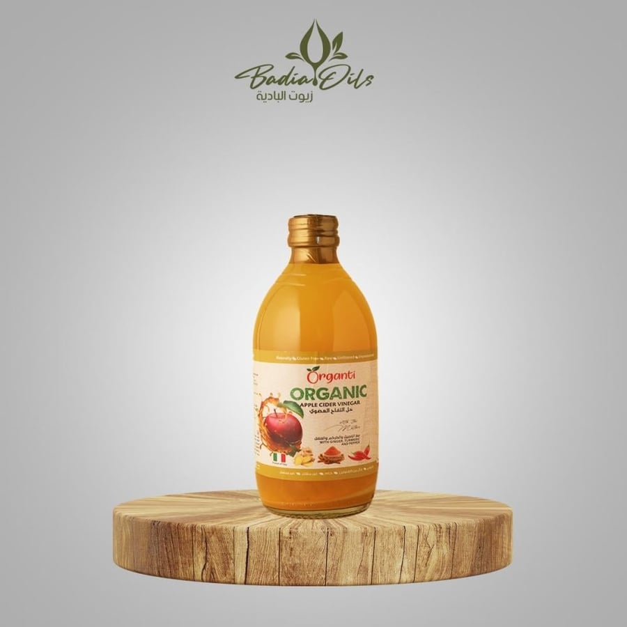 خل تفاح مع الزنجبيل والكركم والفلفل