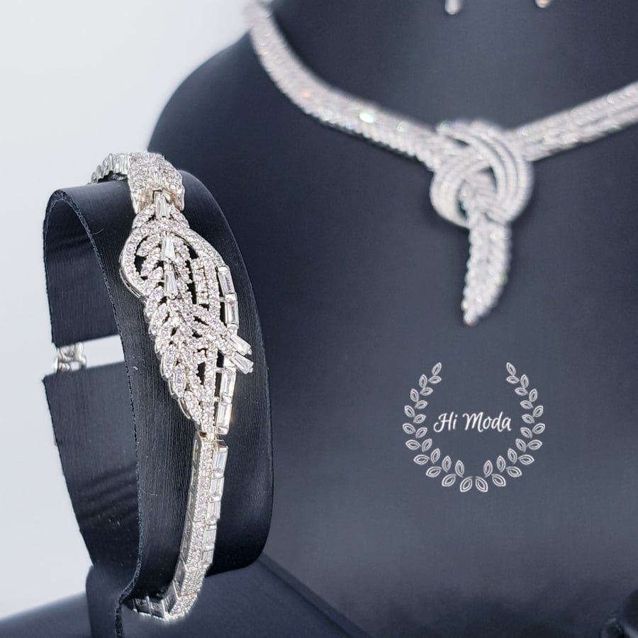 Zircon occasion set silver diamond-like precision