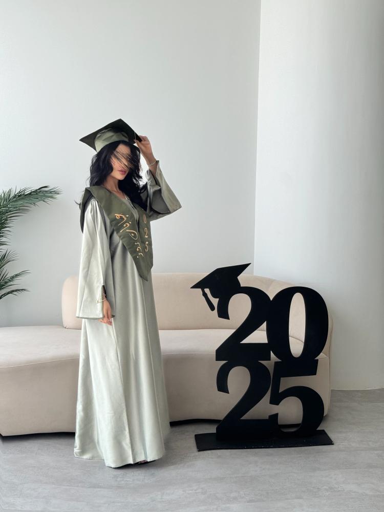 عبايه تخرج روز