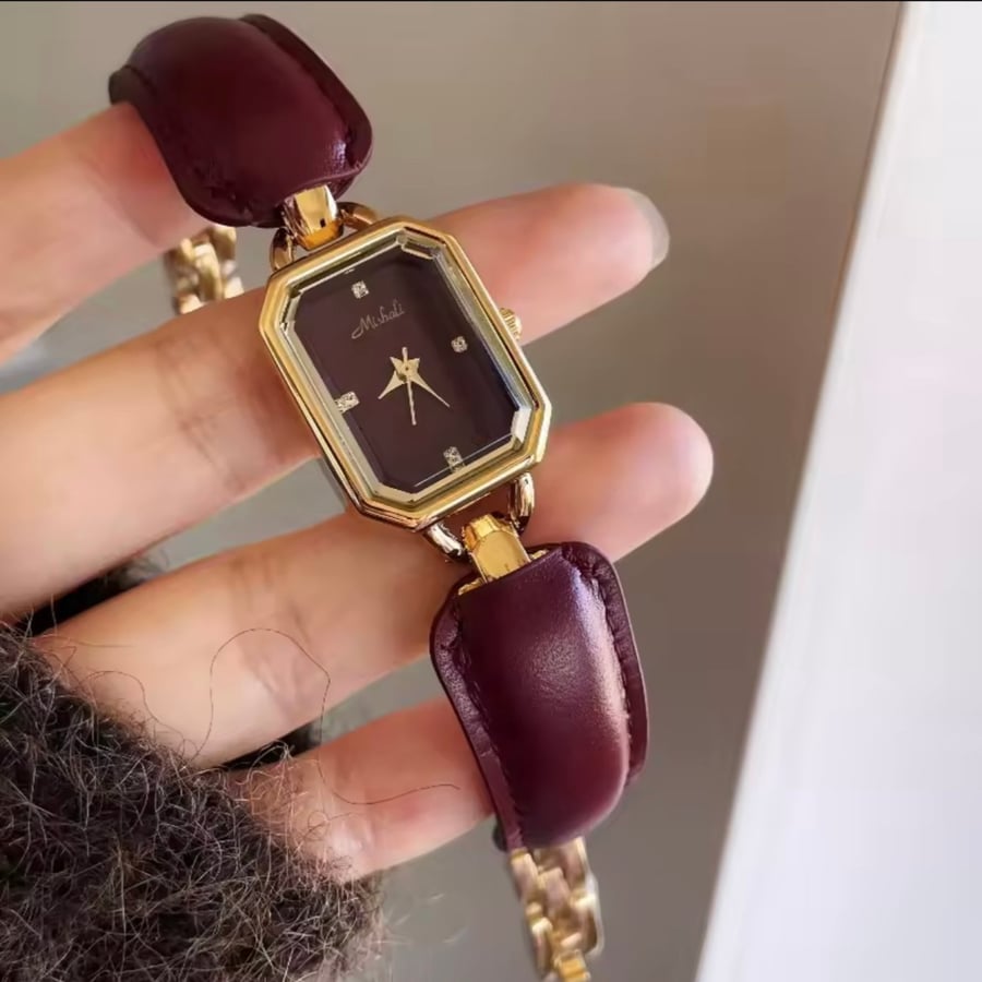 ساعة نسائية كلاسيكية فرنسية