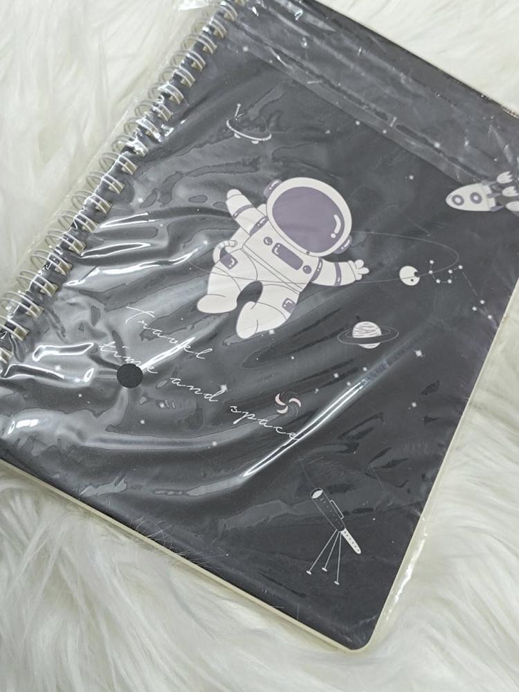 دفتر رائد الفضاء ASTRONAUT NOTEBOOK