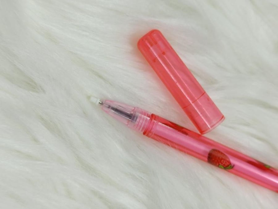 قلم الفراولة STRAWBERRY PEN