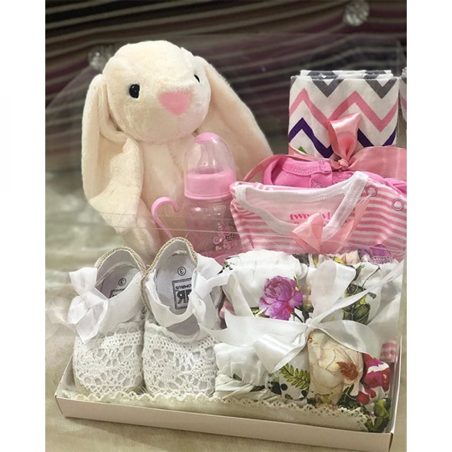 Girls' box (dress with shoes / 2 bibs / cover / feeding / doll)