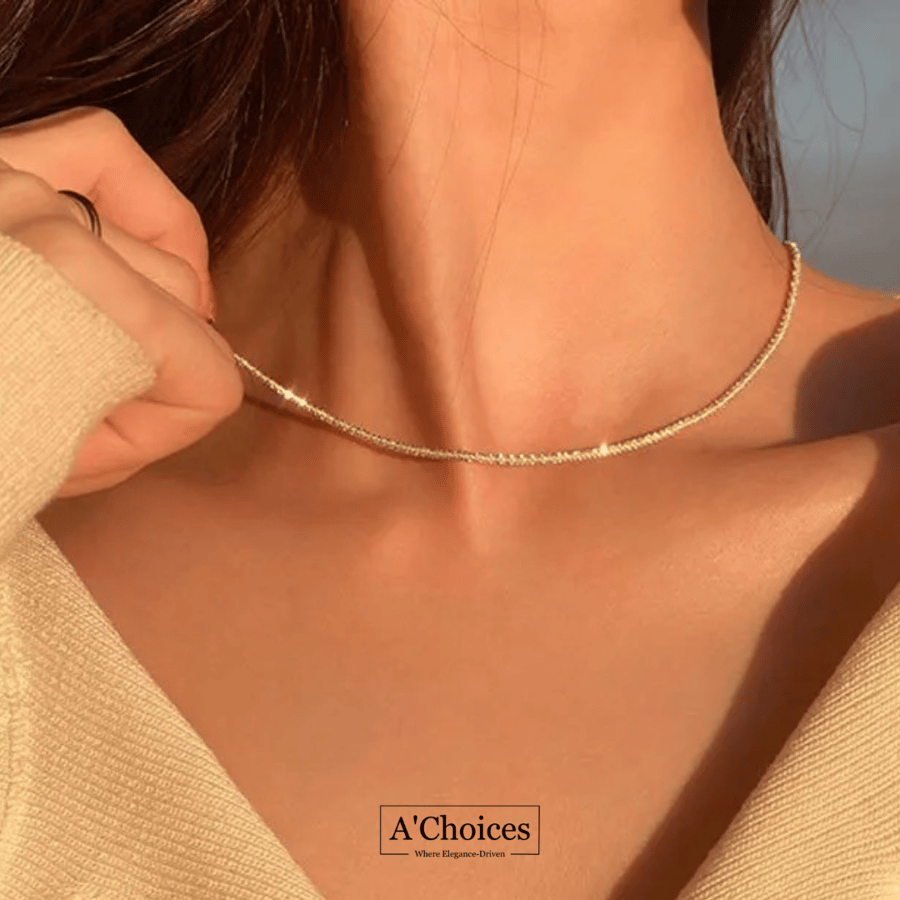 A shiny necklace made of 18k gold-plated stainless steel, water-resistant and rust-proof