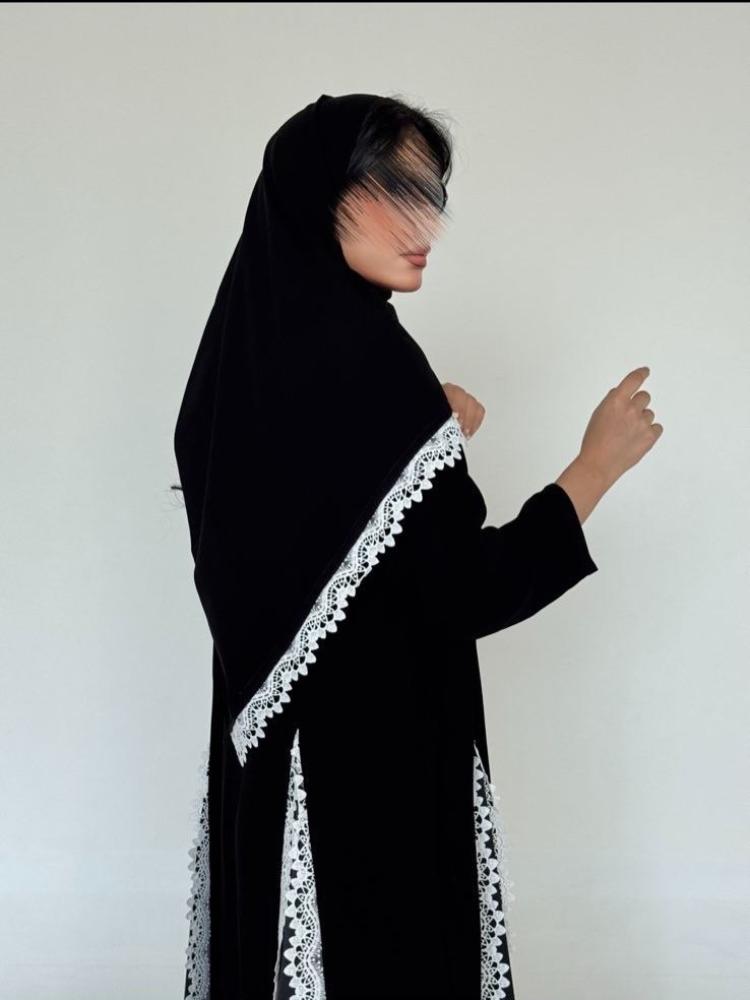 عباية كريب ملكي مع جوانب دانتيل ابيض-متجر مميزة