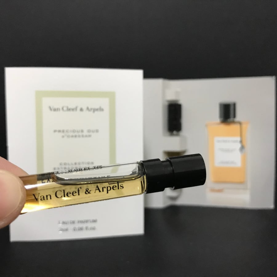 عينة عطر اند اربلز بريسيوس عود من فان كليف