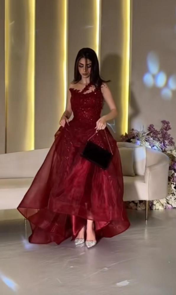 فستان سهرة عودي - تألقي بإطلالة راقية وفاخرة