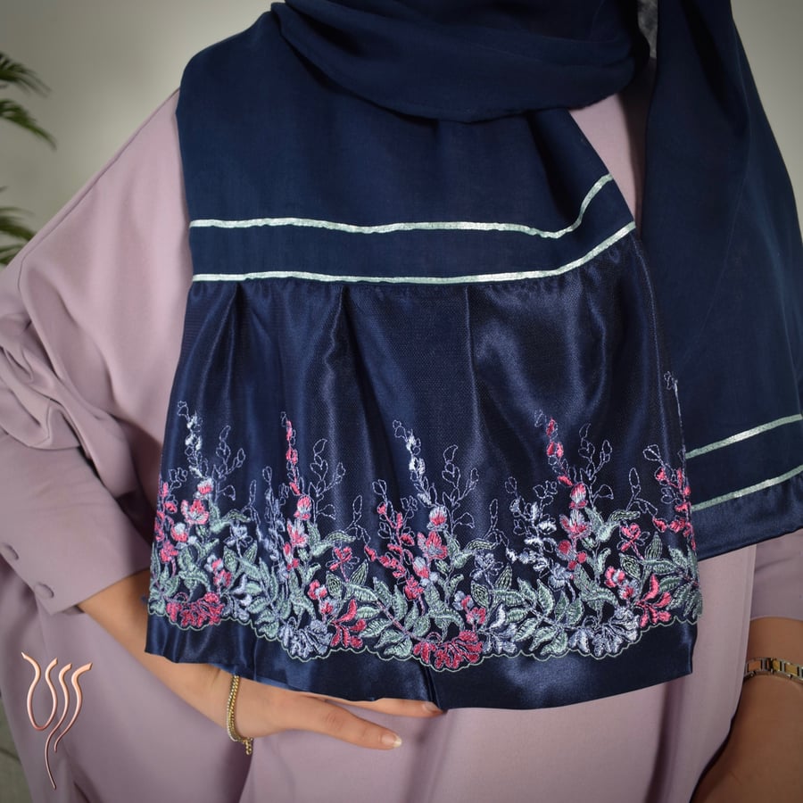 طرحة بوال كحلي مزينة بتل وشرائط